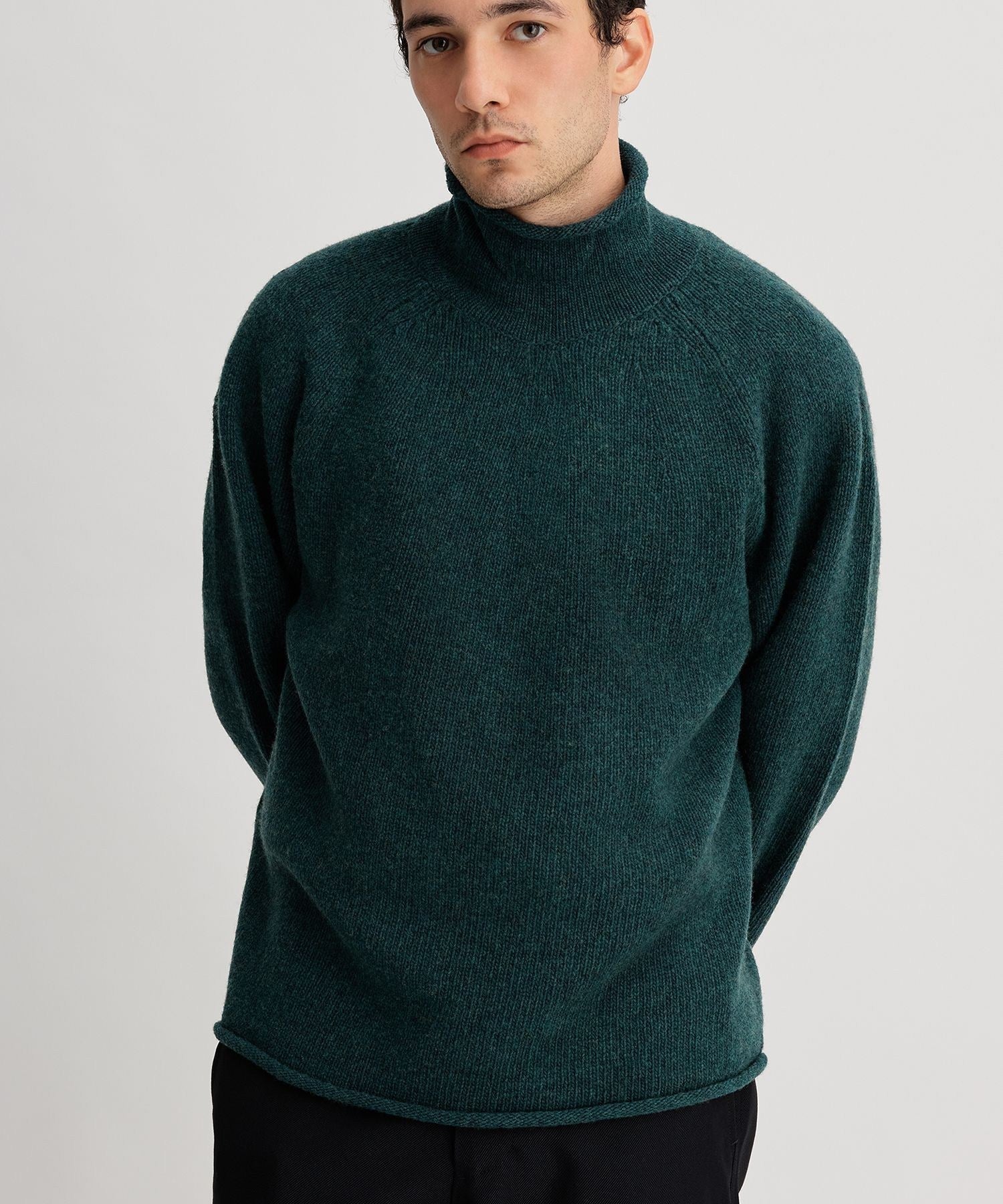 ROLL NECK KNIT
