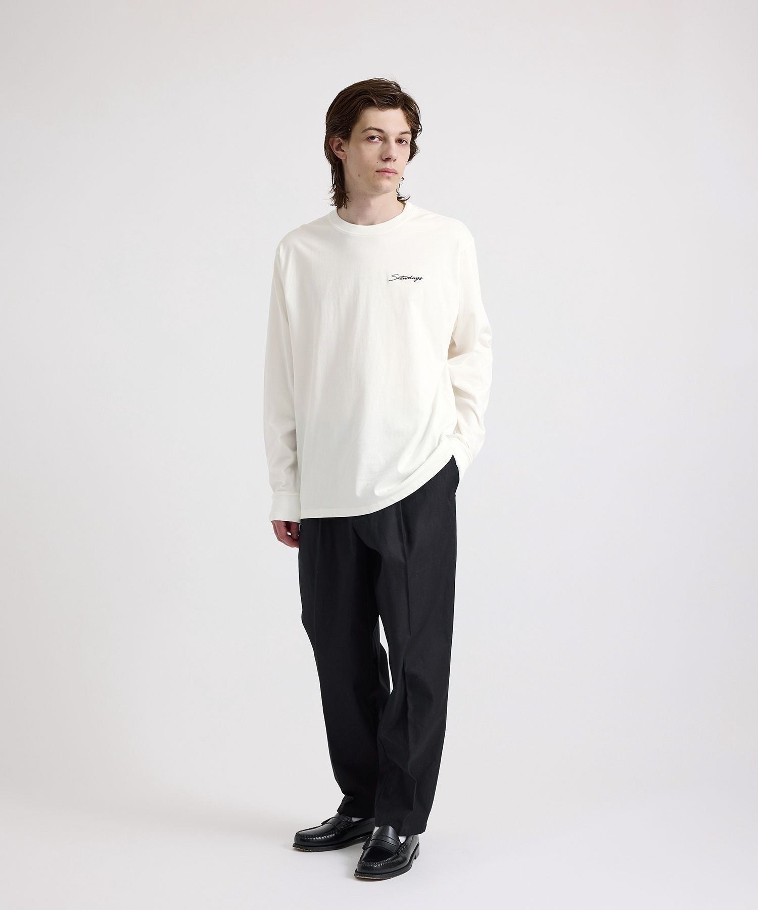 Script Emb LS Tee