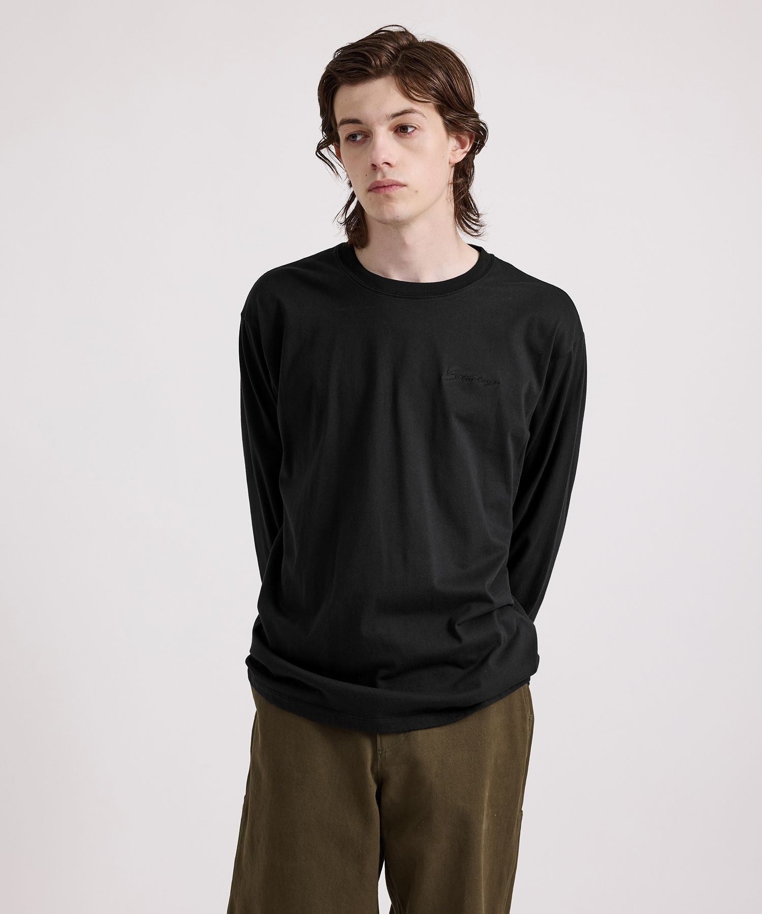 Script Emb LS Tee
