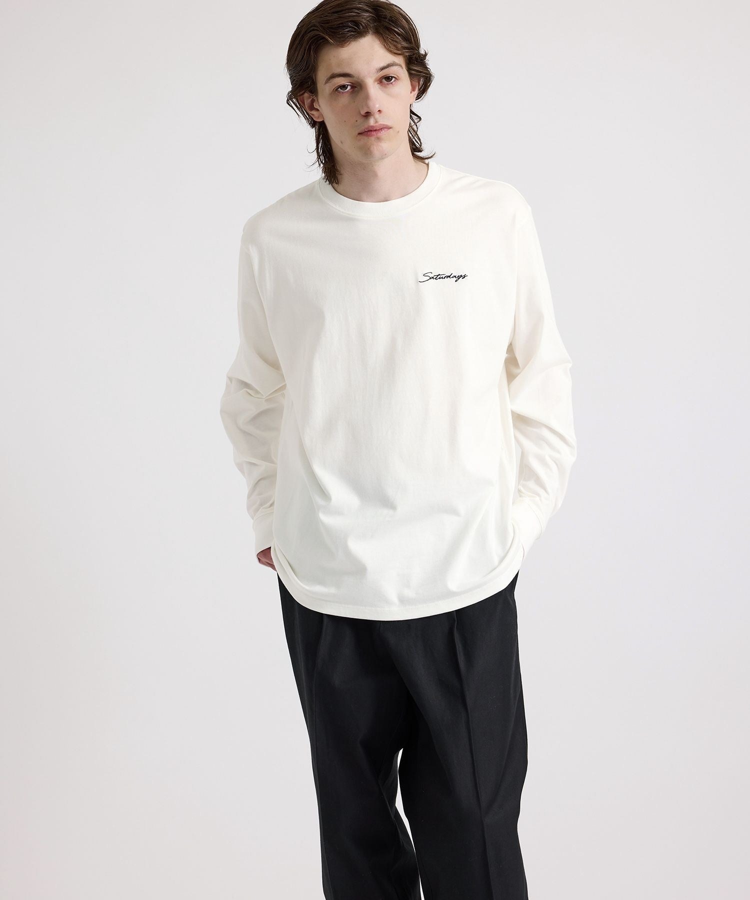 Script Emb LS Tee