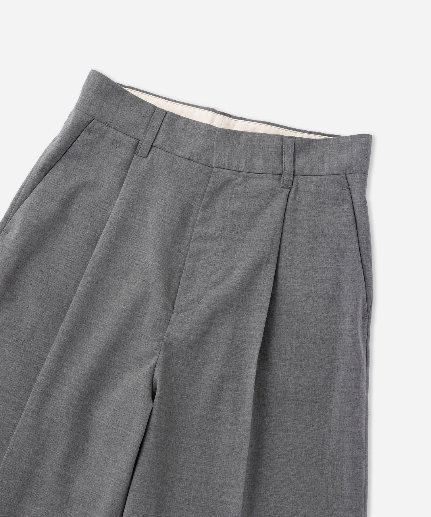 Kim Pleated Shorts | WOMEN