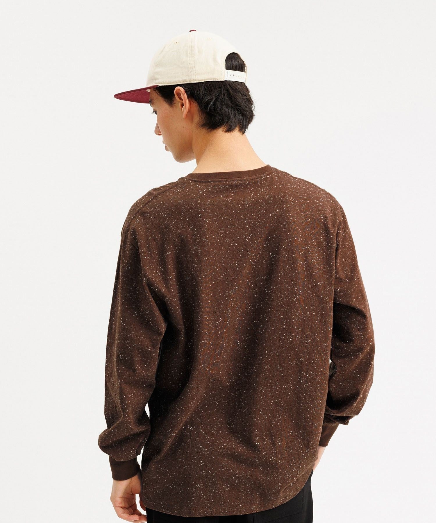 SPECKLED CHAIN SCRIPT EMB LS TEE
