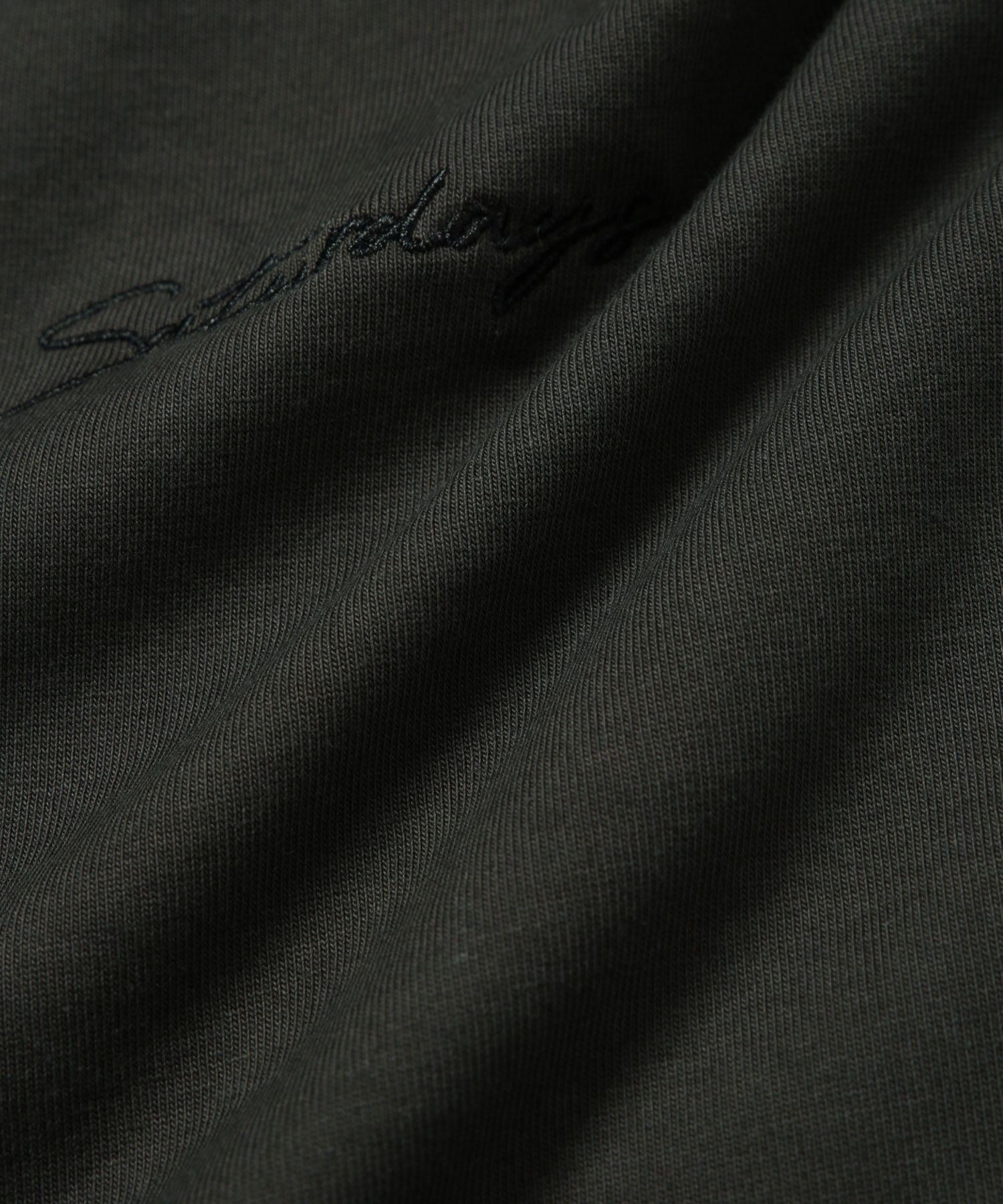 Script Emb LS Tee