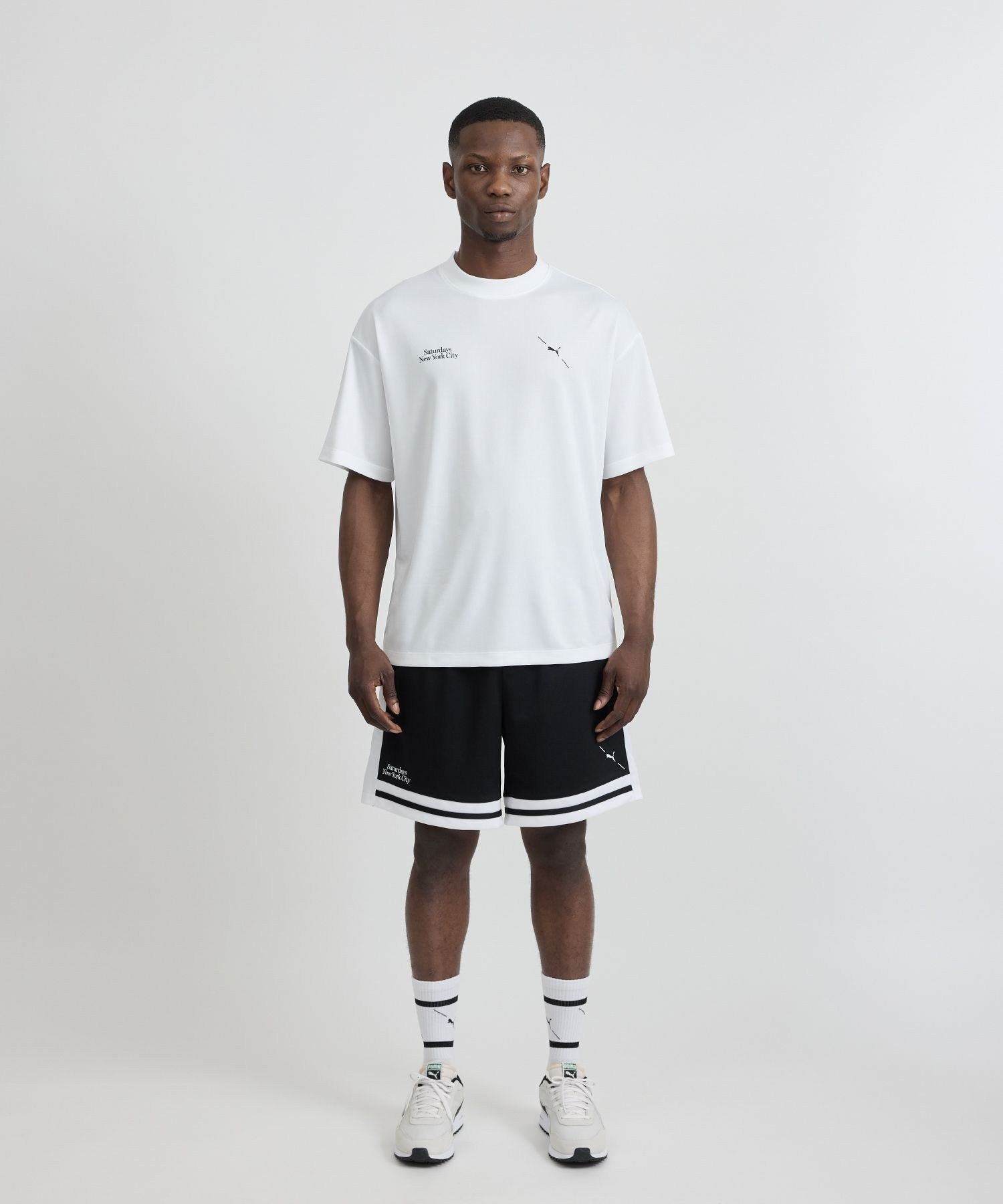 【ブラック（01）】PUMA * Saturdays NYC  SS T-Shirt PUMA × Saturdays NYC SS T-Shirt | Saturdays NYC Japan